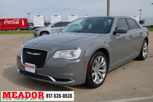 Pre Owned 2017 Chrysler 300 Limited 4d Sedan In Fort Worth 8dd3115a Pre Owned 2017 Chrysler 300 Limited